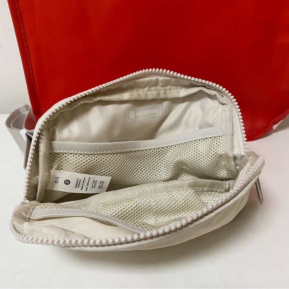 Lululemon Everywhere Belt Bag NWT white opal - Picture 13 of 15